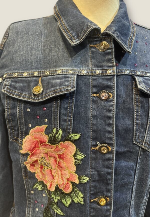 Chaqueta vaquera Flores  rosas y strass - Imagen 9