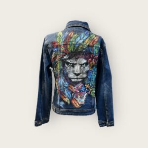 Chaqueta vaquera con león pintado a mano